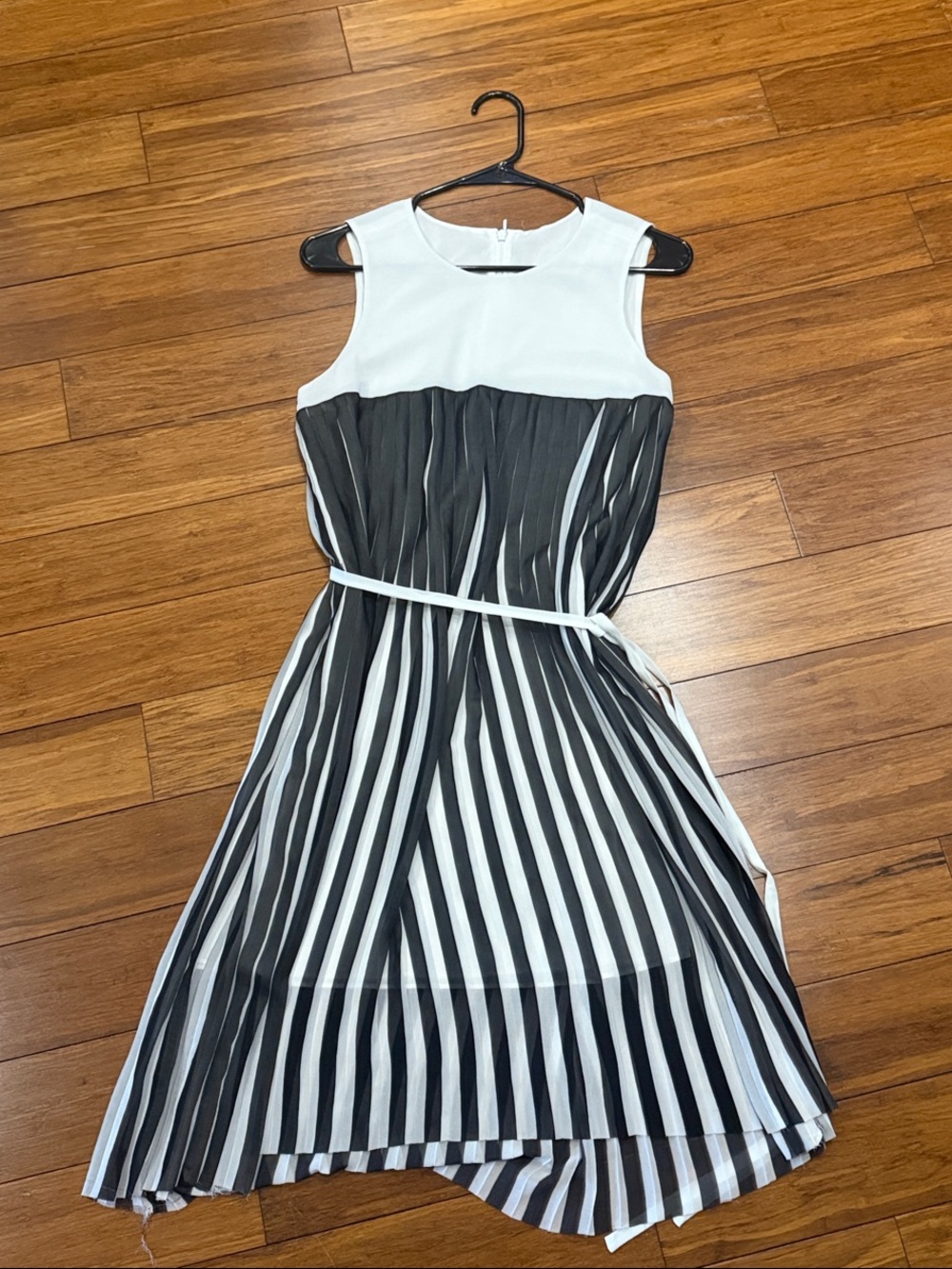 Armani Exchange Black and White Sleeveless Pleated Midi Dress